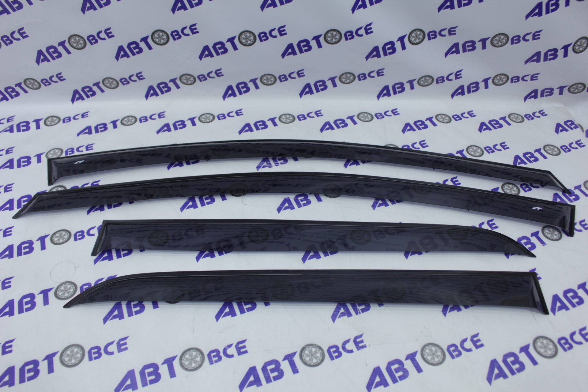 Дефлекторы боковых стекол (ветровики) Nissan Tiida седан (комплект 4 шт) COBRA TUNING